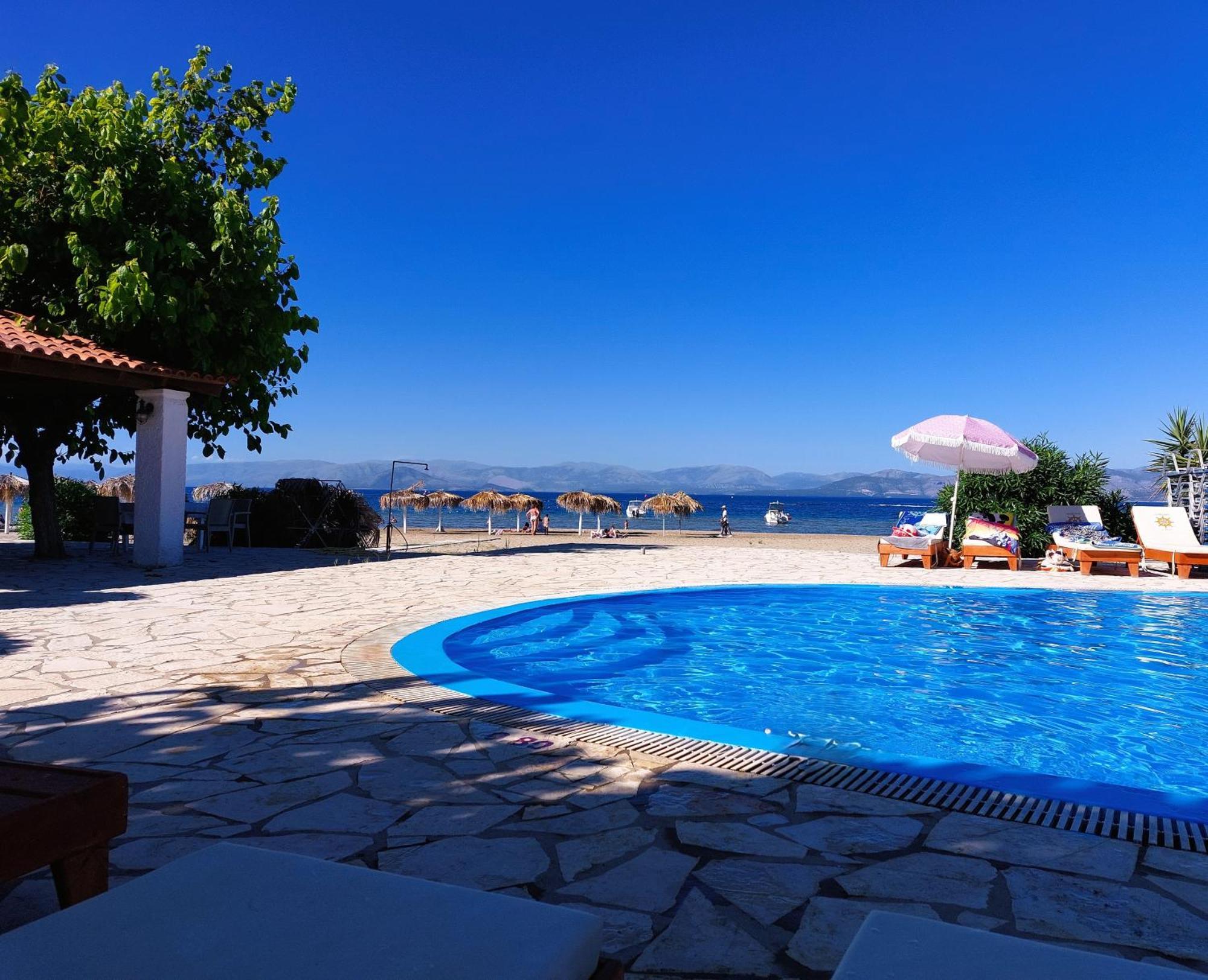 Cavos Sunrise Beach Apartments Кавос Экстерьер фото